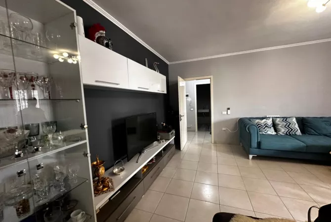 Shtepi ne shitje Apartament ne Tirane, 2+1, Mobilimi E mobiluar, Pagesa 140,000  Euro.