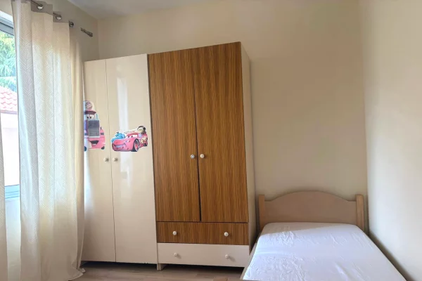Shtepi me qera Apartament ne Tirane, 2+1, Mobilimi E mobiluar, Pagesa 600  Euro.