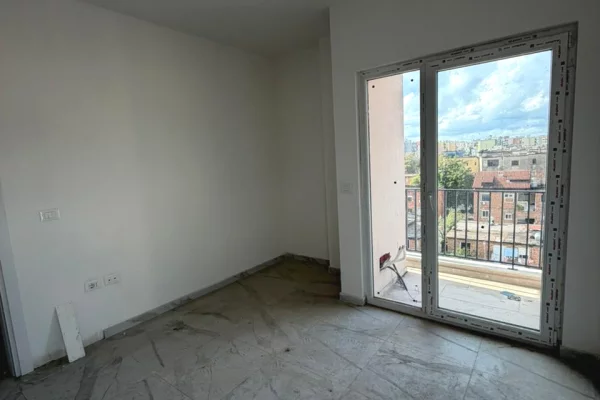 Shtepi ne shitje Apartament ne Tirane, 1+1, Mobilimi Bosh, pa mobiluar, Pagesa 100,000  Euro.