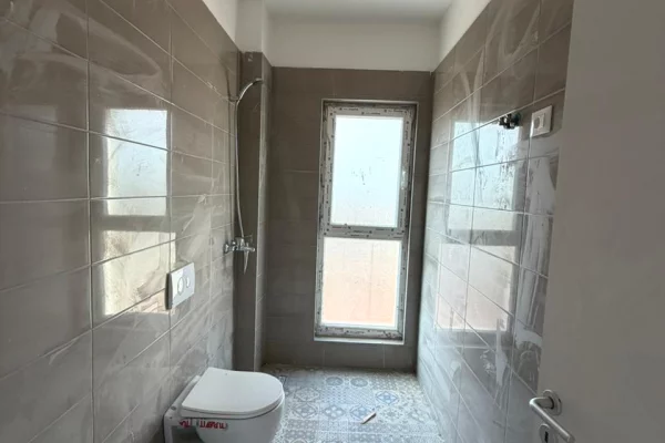 Shtepi ne shitje Apartament ne Tirane, 1+1, Mobilimi Bosh, pa mobiluar, Pagesa 100,000  Euro.