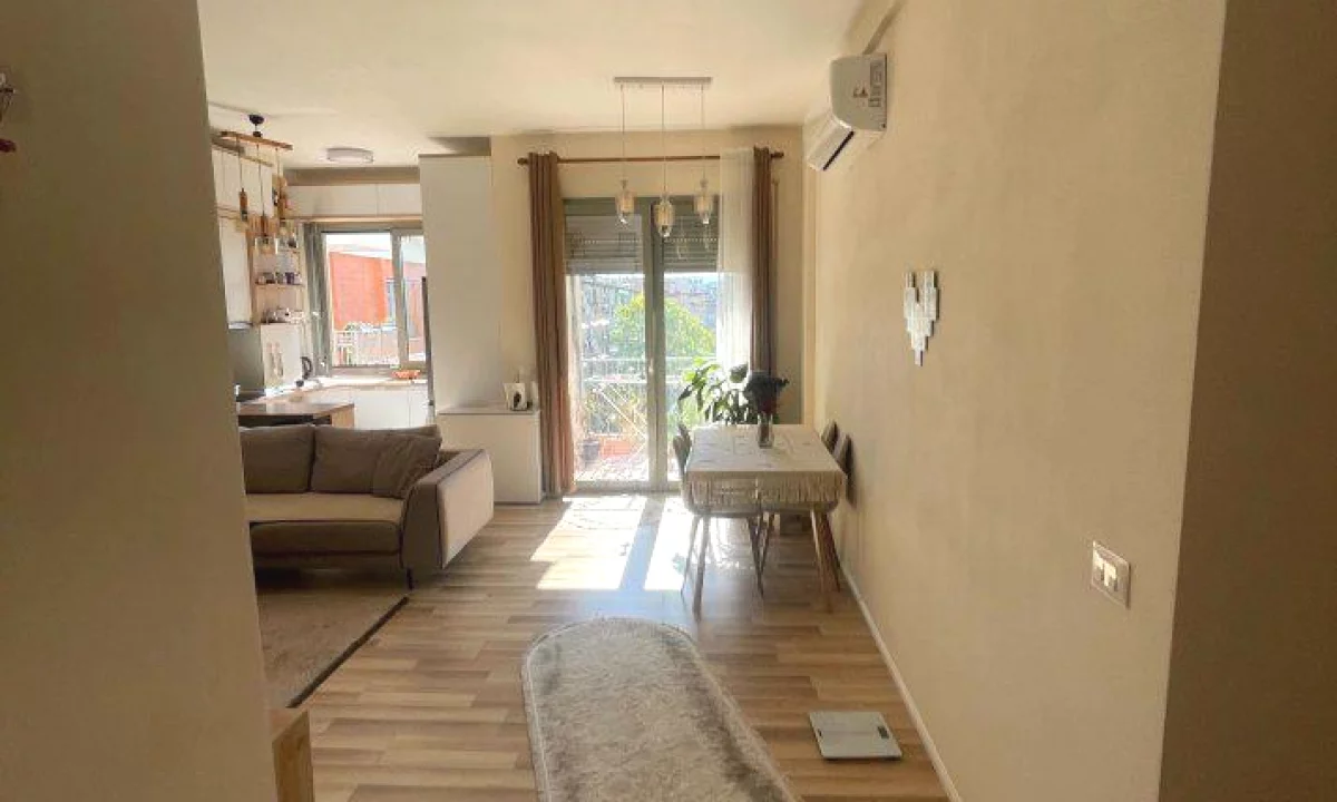 Appartamento in affitto a Tirana 2+1, Arredato