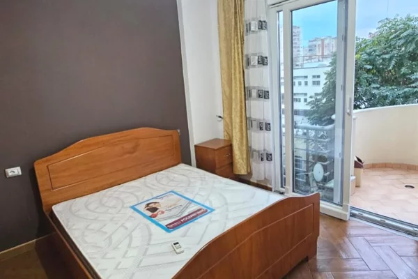 Shtepi me qera Apartament ne Tirane, 3+1, Mobilimi E mobiluar, Pagesa 750  Euro.
