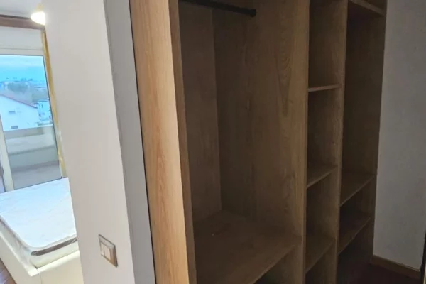 Shtepi me qera Apartament ne Tirane, 3+1, Mobilimi E mobiluar, Pagesa 750  Euro.