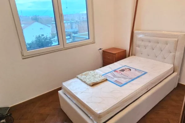 Shtepi me qera Apartament ne Tirane, 3+1, Mobilimi E mobiluar, Pagesa 750  Euro.