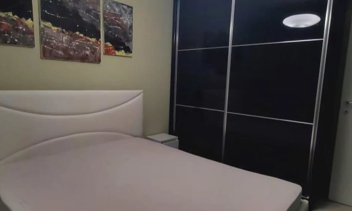 Shtepi me qera Apartament ne Tirane, 2+1, Mobilimi E mobiluar, Pagesa 900  Euro.