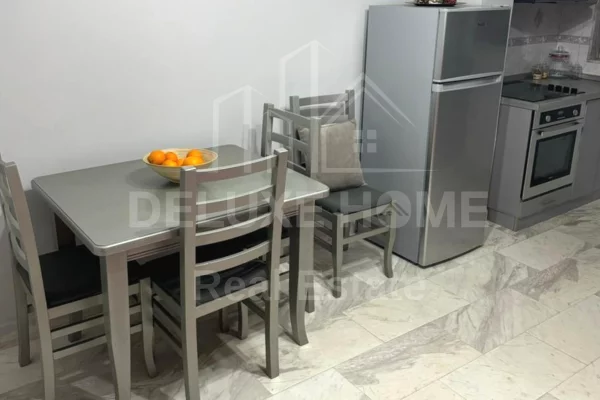  Jepet me Qira Apartament 1+1 : St. Dinamo, Tiranë