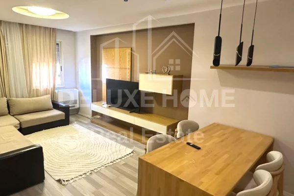 Shtepi me qera Apartament ne Tirane, 2+1, Mobilimi E mobiluar, Pagesa 500  Euro.