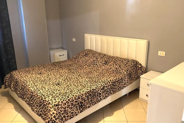 Shtepi me qera Apartament ne Tirane, 1+1, Mobilimi E mobiluar, Pagesa 550  Euro.