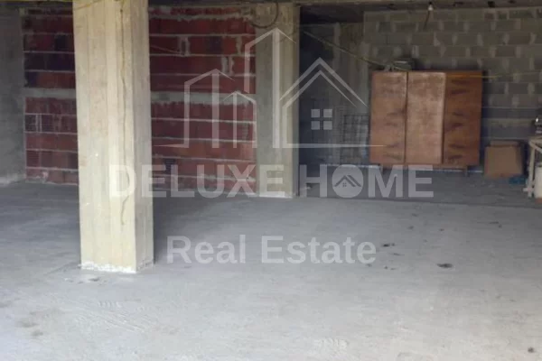 Ambient biznesi me qera 4+1 ne Tirane - 350 Euro