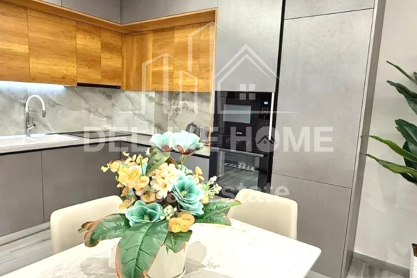 Shtepi me qera Apartament ne Tirane, 2+1, Mobilimi E mobiluar, Pagesa 65,000  Leke.