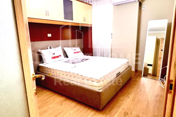 Shtepi me qera Apartament ne Tirane, 1+1, Mobilimi E mobiluar, Pagesa 550  Euro.