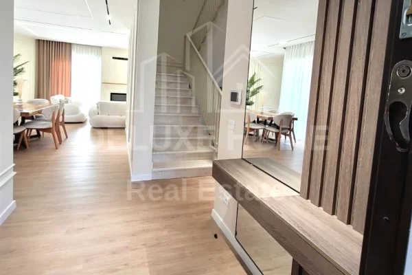 Shtepi me qera Vila Luksoze ne Tirane, 2+1, Mobilimi E mobiluar, Pagesa 5,000  Euro.