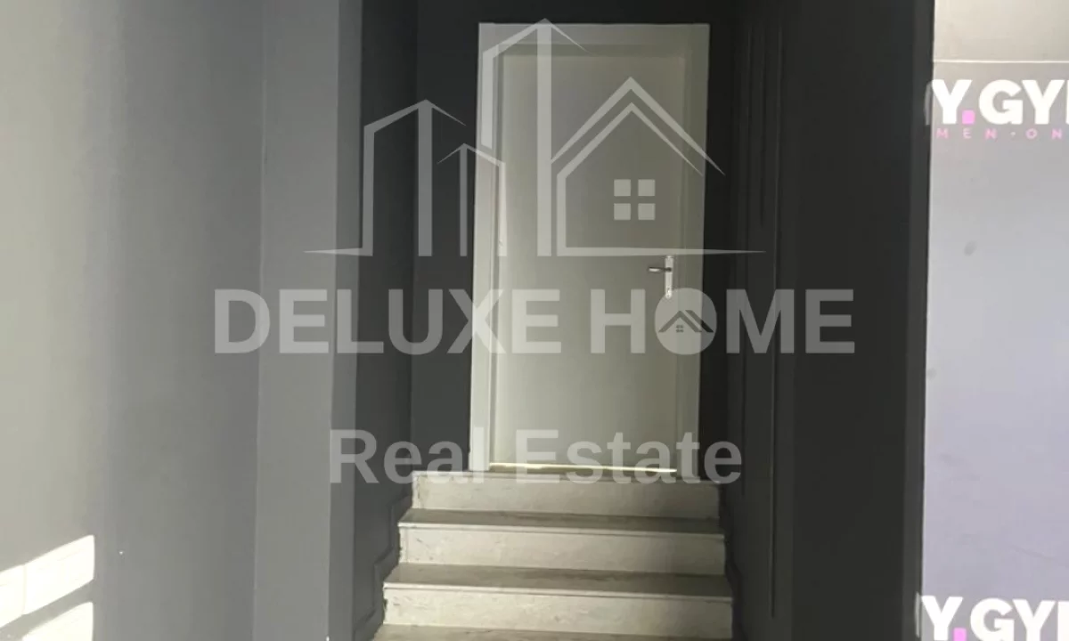  Dyqan me Qira – Rruga Barrikadave