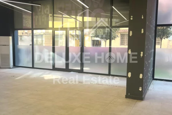  Dyqan me Qira – Rruga Barrikadave