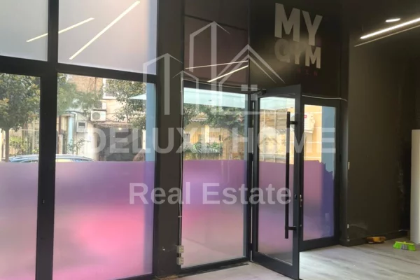  Dyqan me Qira – Rruga Barrikadave