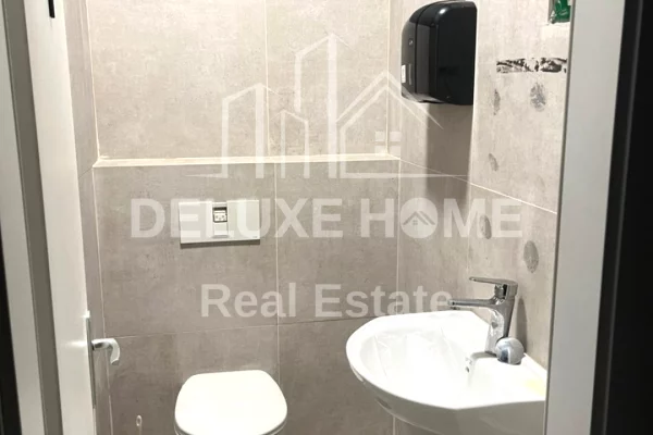  Dyqan me Qira – Rruga Barrikadave