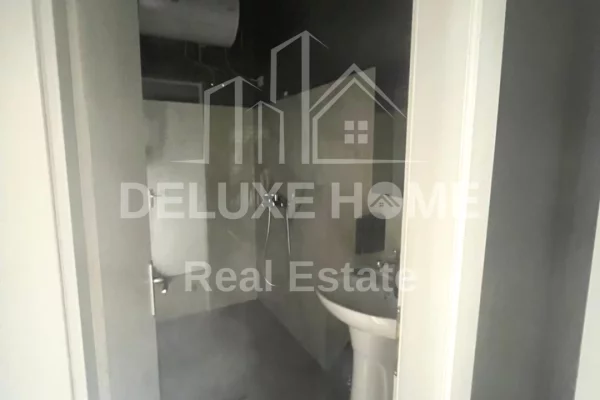  Dyqan me Qira – Rruga Barrikadave