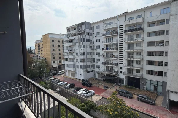 Shtepi me qera Apartament ne Tirane, 3+1, Mobilimi E mobiluar, Pagesa 65,000  Leke.