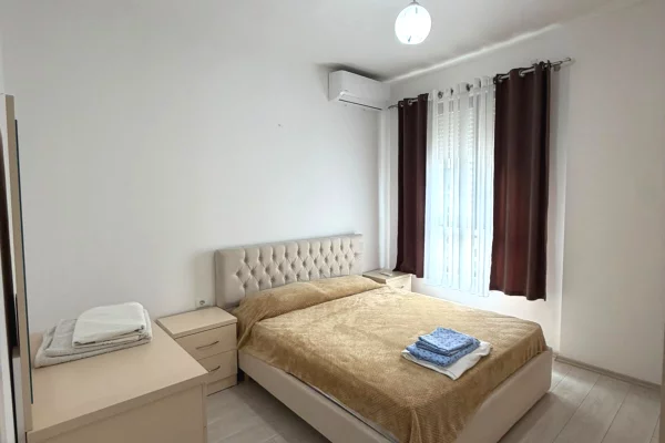 Shtepi me qera Apartament ne Tirane, 3+1, Mobilimi E mobiluar, Pagesa 65,000  Leke.
