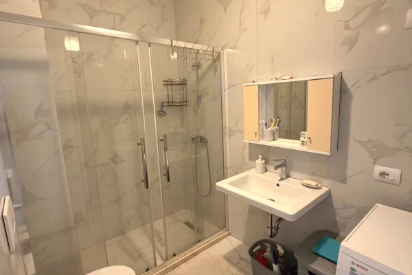Shtepi me qera 3+1 ne Tirane - 65,000 Leke