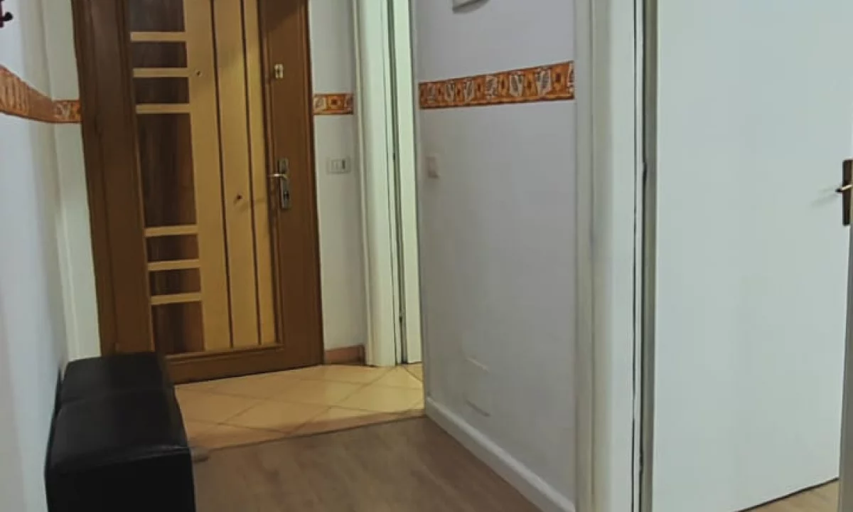 Shtepi ne shitje Apartament ne Tirane, 2+1, Mobilimi E mobiluar, Pagesa 18,800,000  Leke.