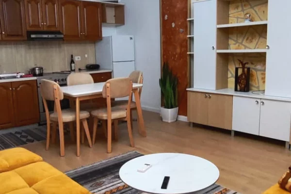 Shtepi ne shitje Apartament ne Tirane, 2+1, Mobilimi E mobiluar, Pagesa 18,800,000  Leke.