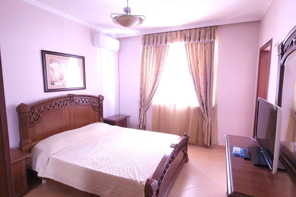 Shtepi me qera 2+1 ne Tirane - 700 Euro