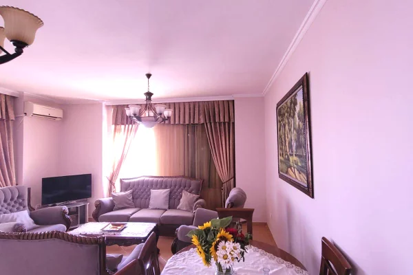 Shtepi me qera Apartament ne Tirane, 2+1, Mobilimi E mobiluar, Pagesa 700  Euro.