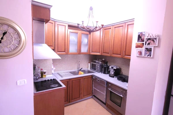 Shtepi me qera Apartament ne Tirane, 2+1, Mobilimi E mobiluar, Pagesa 700  Euro.