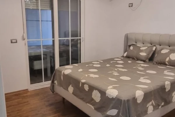 Shtepi me qera Apartament ne Tirane, 2+1, Mobilimi E mobiluar, Pagesa 800  Euro.