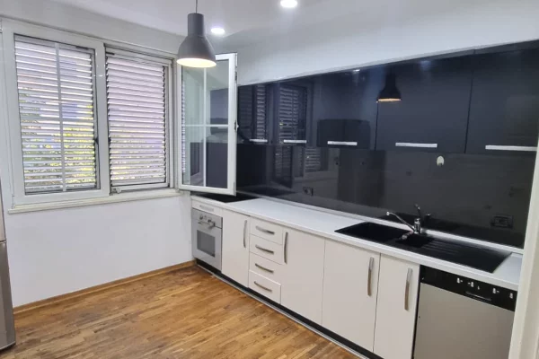 Shtepi me qera Apartament ne Tirane, 2+1, Mobilimi E mobiluar, Pagesa 800  Euro.