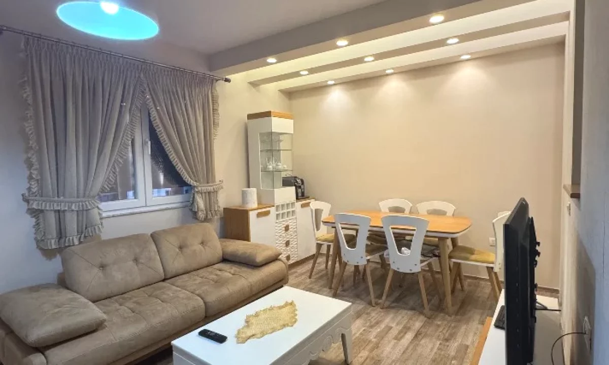 Shtepi me qera Apartament ne Tirane, 1+1, Mobilimi E mobiluar, Pagesa 55,000  Leke.