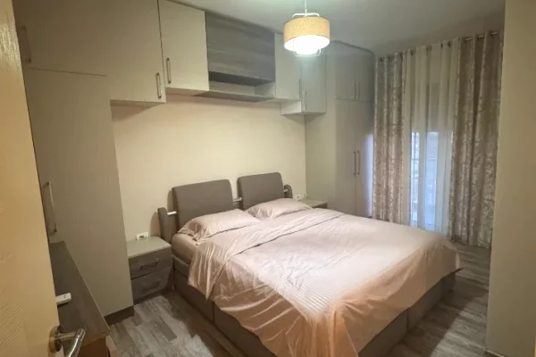 Shtepi me qera Apartament ne Tirane, 1+1, Mobilimi E mobiluar, Pagesa 55,000  Leke.