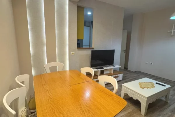 Shtepi me qera Apartament ne Tirane, 1+1, Mobilimi E mobiluar, Pagesa 55,000  Leke.