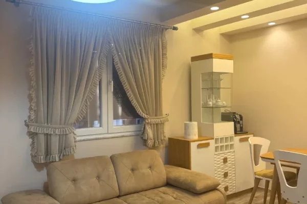 Shtepi me qera Apartament ne Tirane, 1+1, Mobilimi E mobiluar, Pagesa 55,000  Leke.