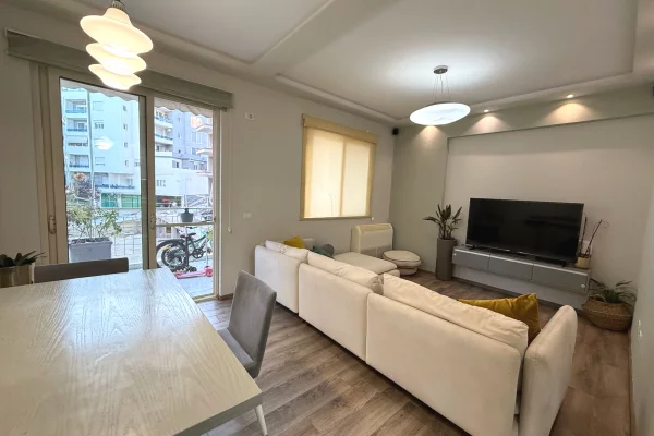 Shtepi me qera Apartament ne Tirane, 2+1, Mobilimi E mobiluar, Pagesa 750  Euro.
