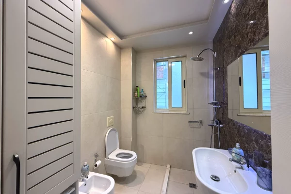 Shtepi me qera Apartament ne Tirane, 2+1, Mobilimi E mobiluar, Pagesa 750  Euro.
