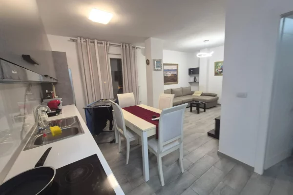 Jepet me qira apartament 1+1 te Medreseja, Tiranë