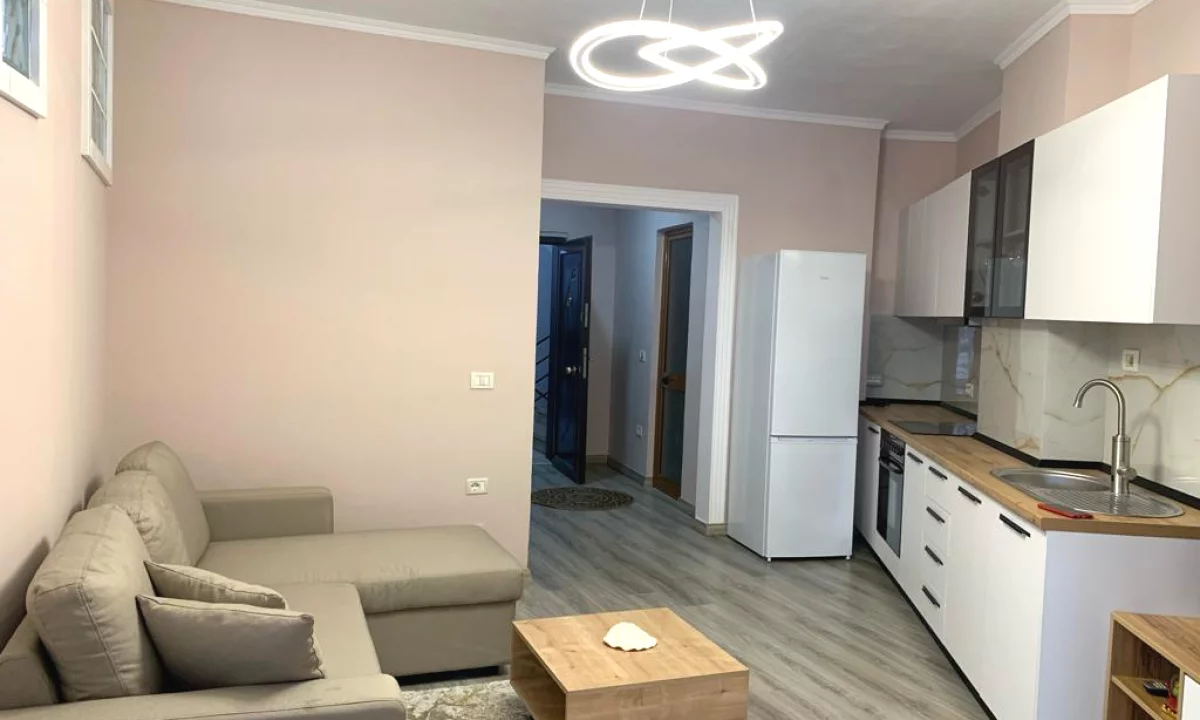 Shtepi me qera Apartament ne Tirane, 2+1, Mobilimi E mobiluar, Pagesa 60,000  Leke.