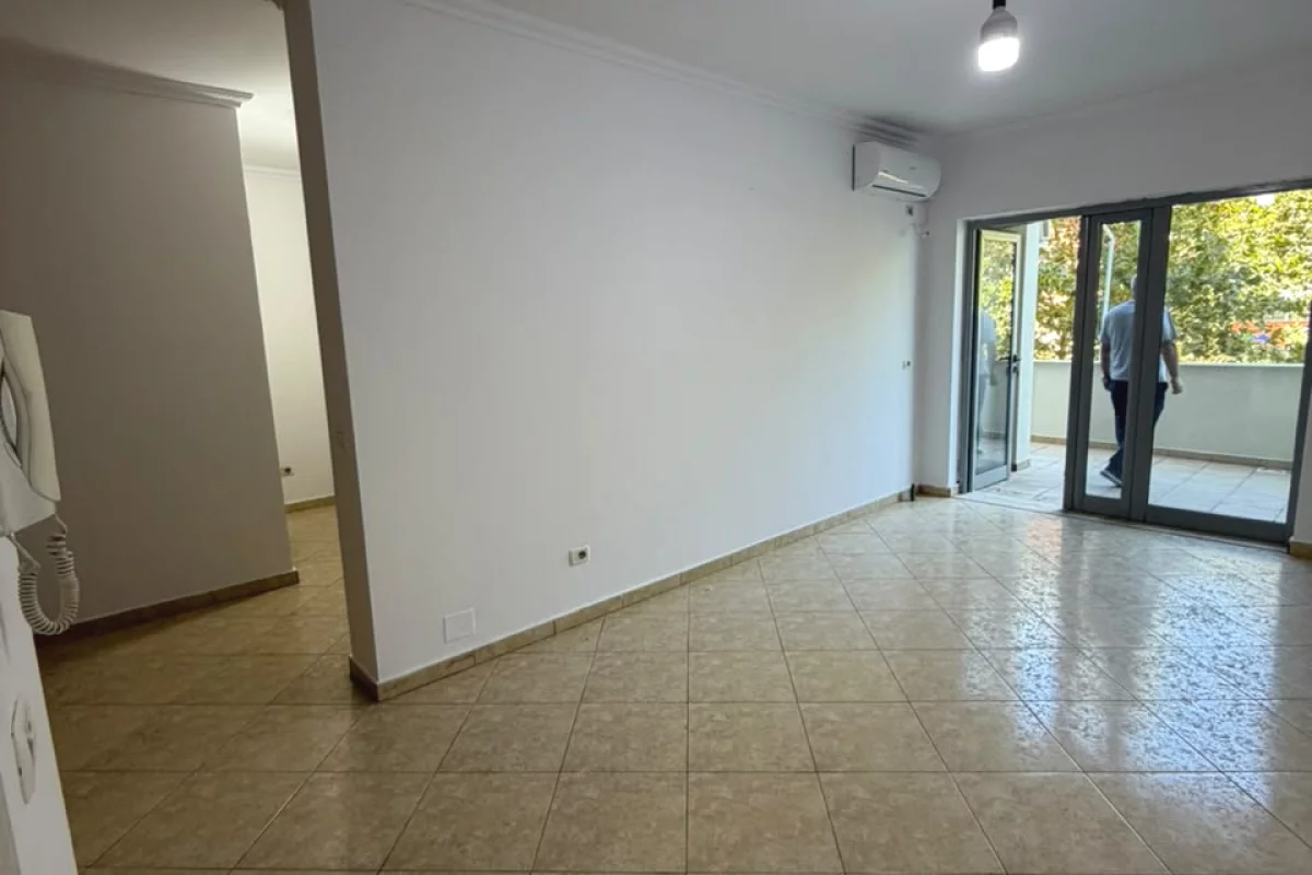 Shtepi me qera Apartament ne Tirane, 1+1, Mobilimi Pjeserisht e mobiluar, Pagesa 50,000  Leke.