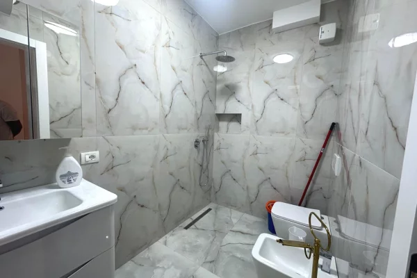 Shtepi me qera Apartament ne Tirane, 2+1, Mobilimi E mobiluar, Pagesa 1,000  Euro.