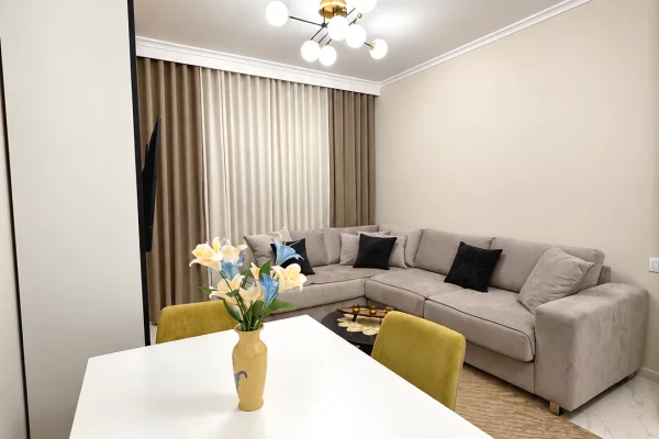 Shtepi me qera Apartament ne Tirane, 2+1, Mobilimi E mobiluar, Pagesa 65,000  Leke.