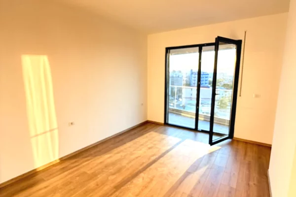 Shtepi me qera Apartament ne Tirane, 1+1, Mobilimi Bosh, pa mobiluar, Pagesa 500  Euro.