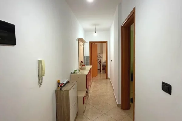 Shtepi me qera Apartament ne Tirane, 1+1, Mobilimi E mobiluar, Pagesa 40,000  Leke.