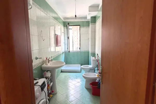 Shtepi me qera 1+1 ne Tirane - 40,000 Leke