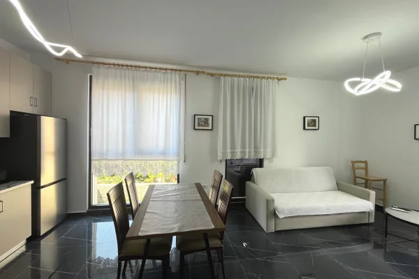 Shtepi me qera 2+1 ne Tirane - 62,000 Leke