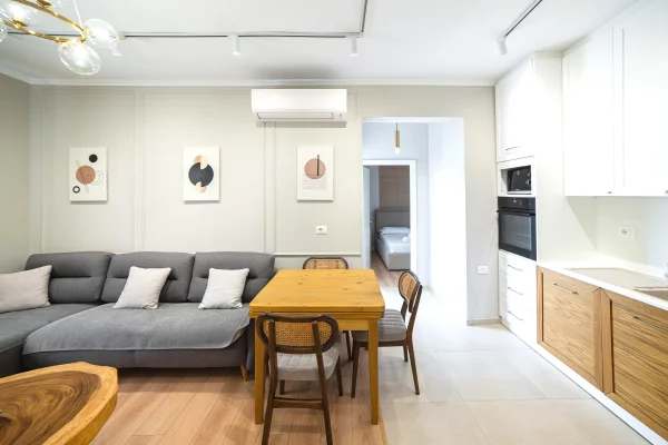 Shtepi ne shitje Apartament ne Tirane, 2+1, Mobilimi E mobiluar, Pagesa 220,000  Euro.