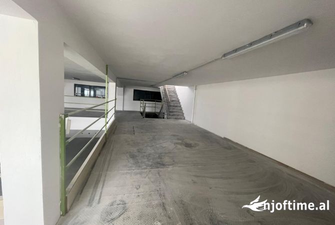 Objekt me Qera 1400m2 Autostrada Tr-Dr km 8 