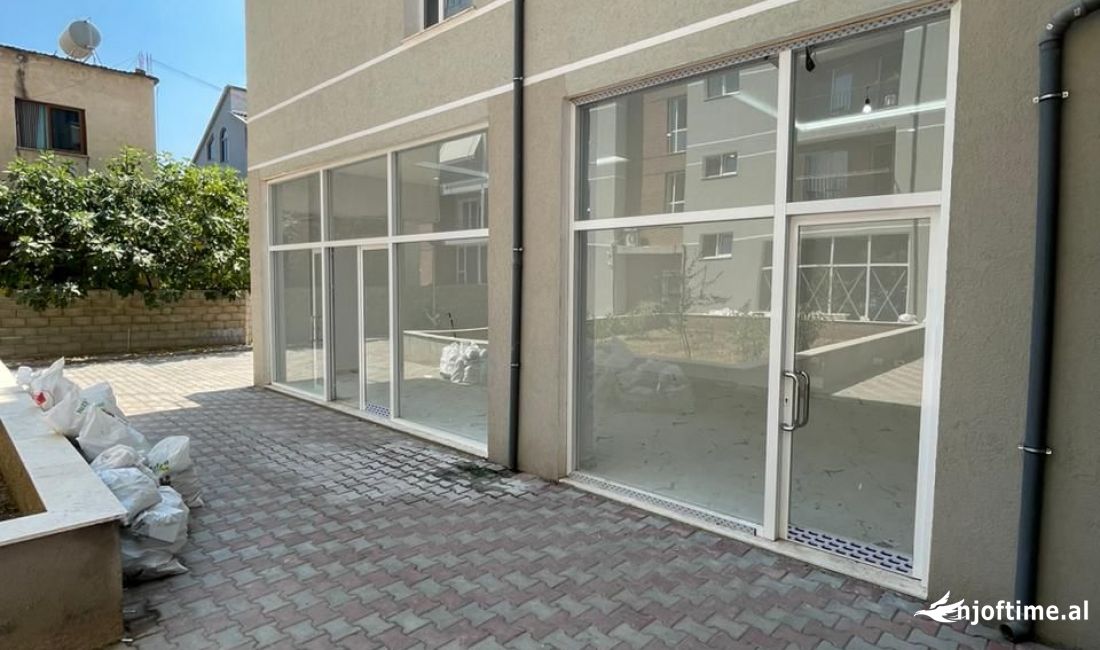 Ambjent Me Qera 78 m/2 (Ish Fusha e Aviacionit)