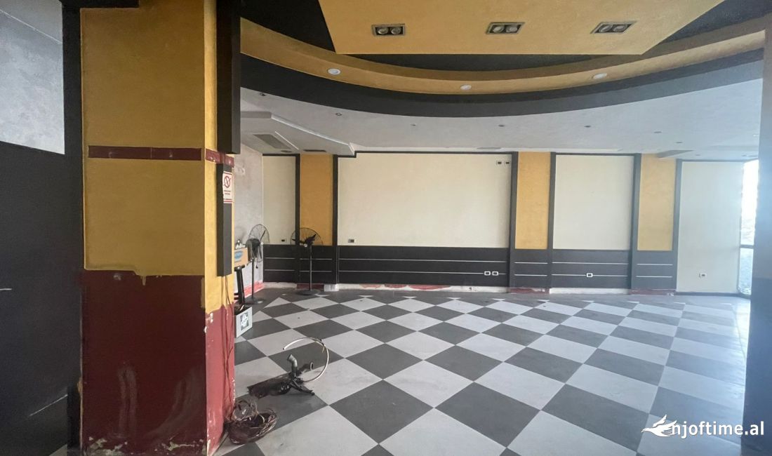 Shitet Ose Jepet me Qera Ambjent Biznesi (BLV Blu Kamez)